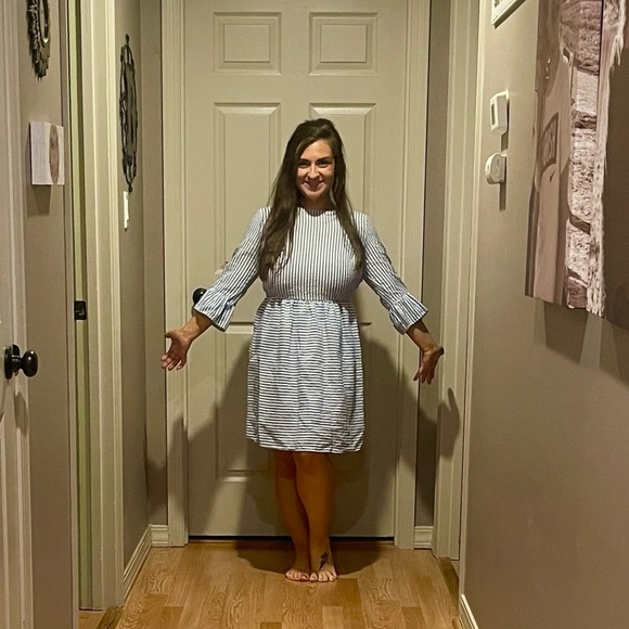 🚫SOLD🚫 Adorable blue white striped seersucker dress - Picture 5 of 16